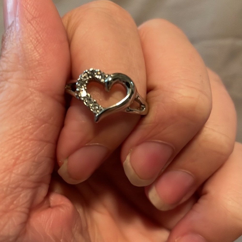 Size 8 heart ring